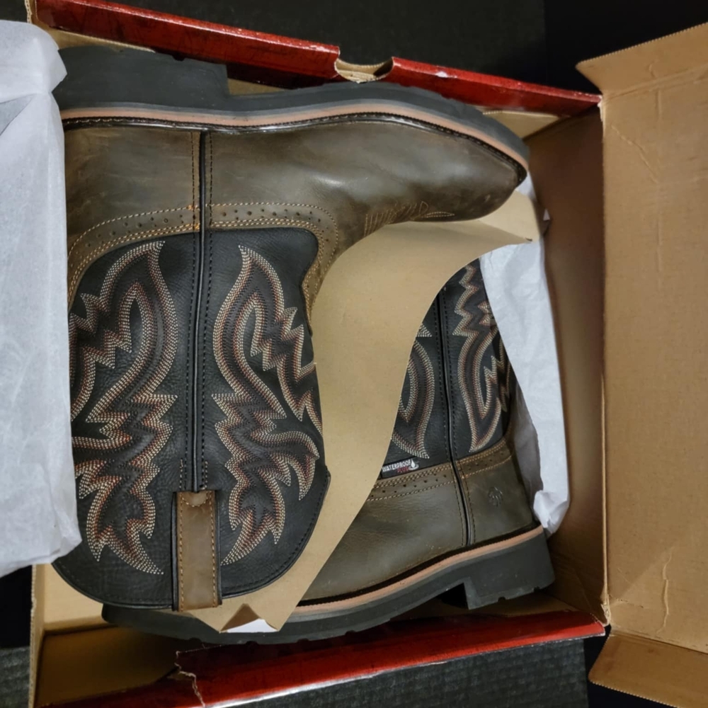 Ariat Brown Cowboy Boots with Decorative Stitching - Picture 4 of 4